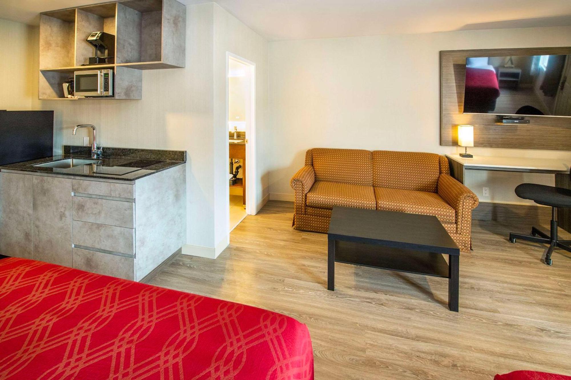 Econo Lodge Inn & Suites Пинчер-Крик Экстерьер фото