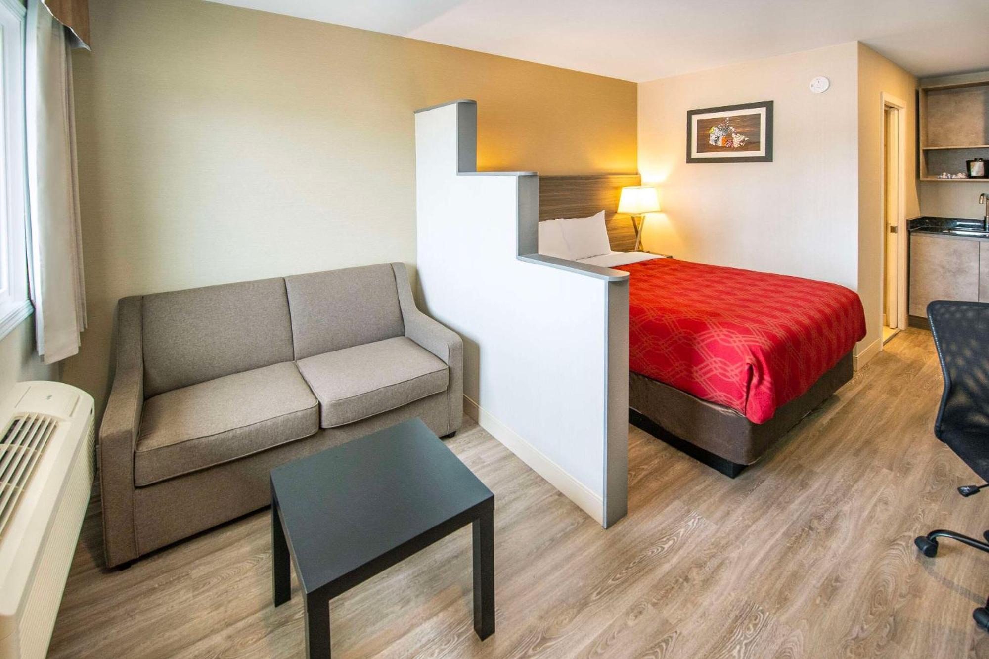 Econo Lodge Inn & Suites Пинчер-Крик Экстерьер фото