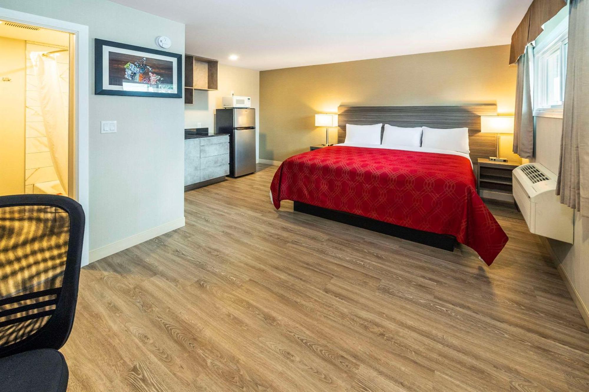 Econo Lodge Inn & Suites Пинчер-Крик Экстерьер фото